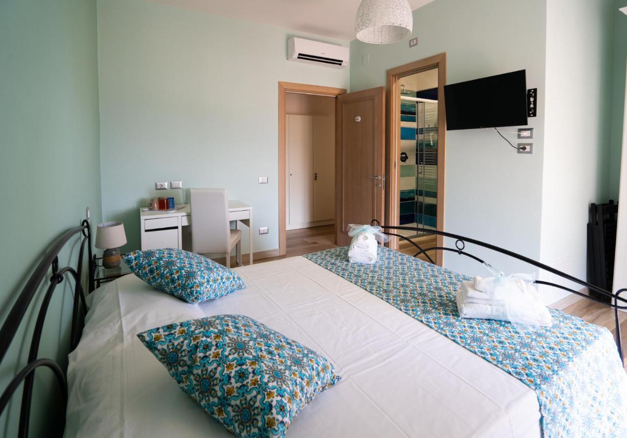 ---5 Minutes From The Sea ---Panorama And A-C Bed & Breakfast Vietri Bagian luar foto